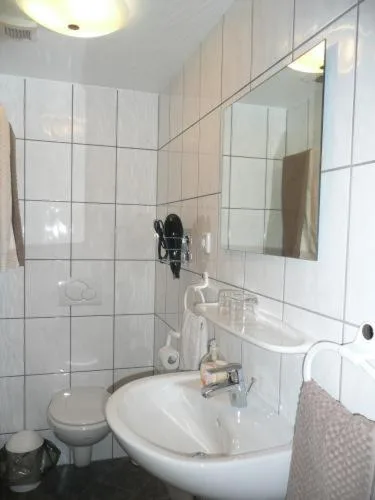 Badezimmer mit Dusche